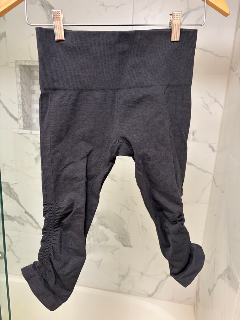 Mid-Rise Charcoal Cropped Ruched Leggings